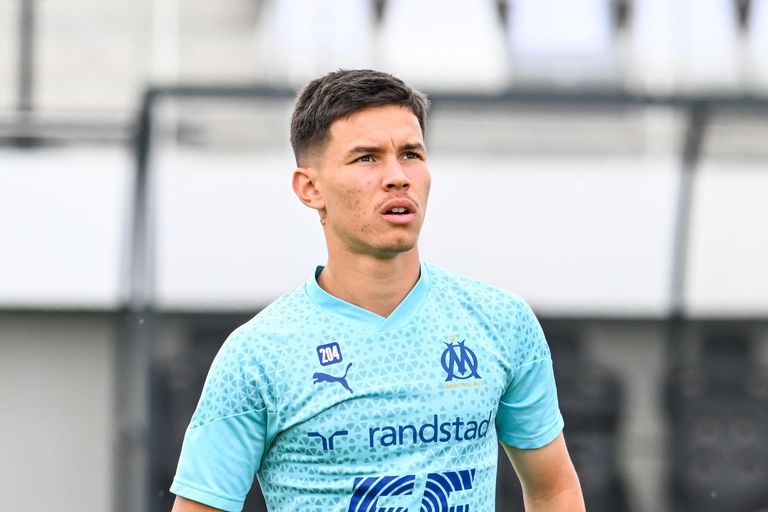 إينزو سترنال منتخب الجزائر