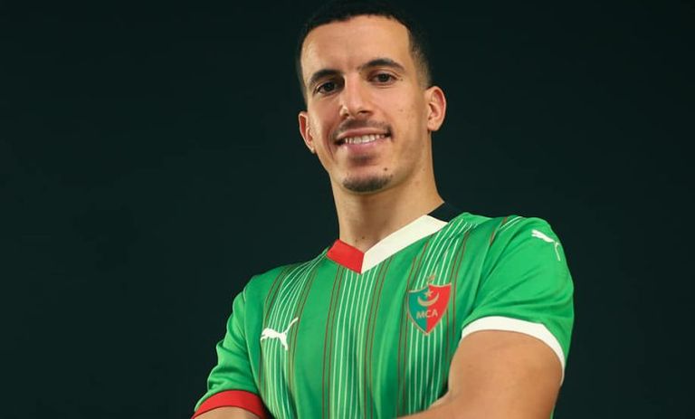 أكرم بوراس اللاعب الجزائري أكرم بوراس