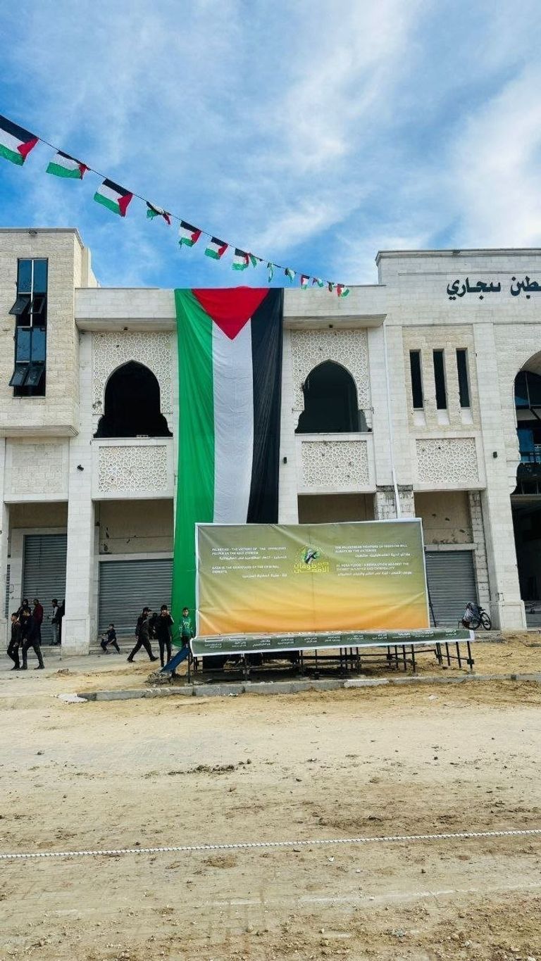 جانب من عملية التسليم وانتشار عناصر «حماس» 