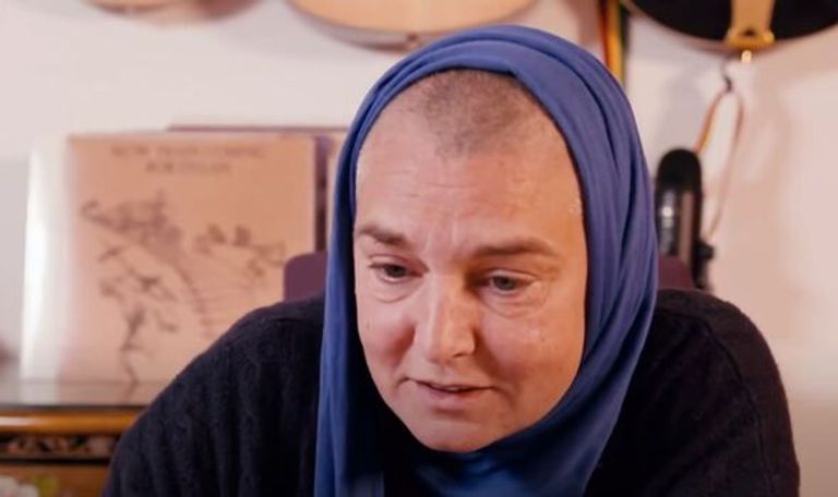 الفنانة الأيرلندية سينيد أوكونور