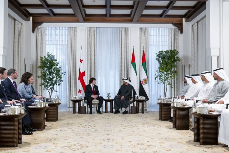استقبال الشيخ محمد بن زايد آل نهيان لإيراكلي كوباخيدزه رئيس وزراء جمهورية جورجيا استقبال الشيخ محمد بن زايد آل نهيان لإيراكلي كوباخيدزه رئيس وزراء جمهورية جورجيا