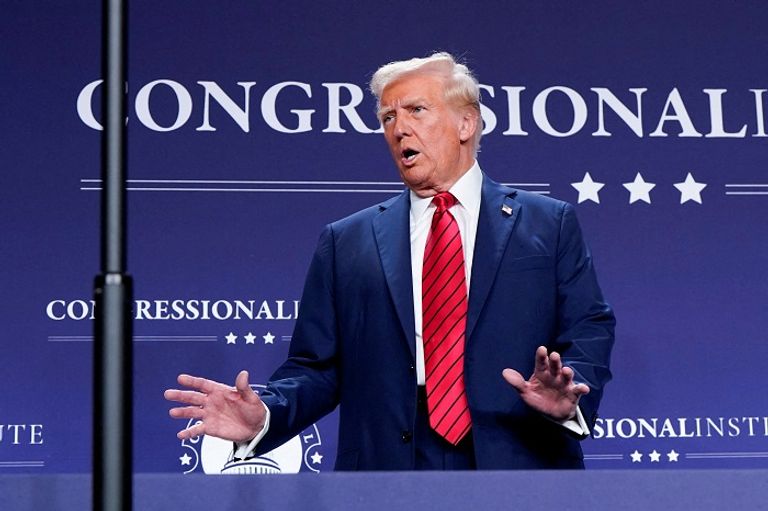 طائرة عسكرية أمريكية تنقل مهاجرين في غواتيمالا - رويترز