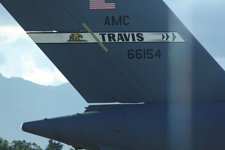 طائرة عسكرية أمريكية تنقل مهاجرين في غواتيمالا - رويترز