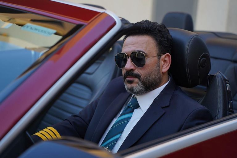 أكرم حسني في كواليس مسلسل "الكابتن" 