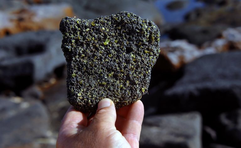 التجوية تعتمد على سحق الصخور الغنية بالمعادن