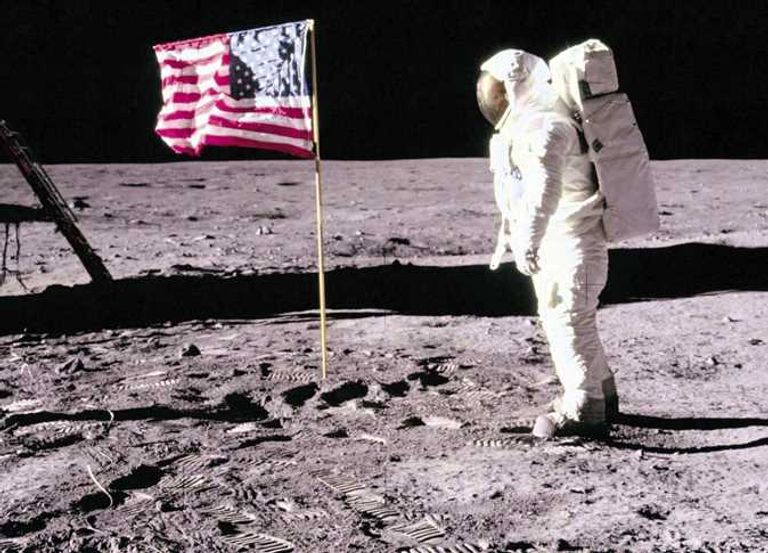 تحذير من تمويل مزدوج لمشروعي الذهاب للقمر والمريخ