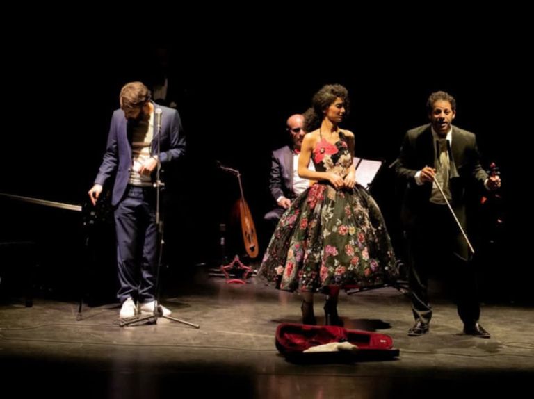 مشهد من العرض المسرحي «جرانتي العزيزة»