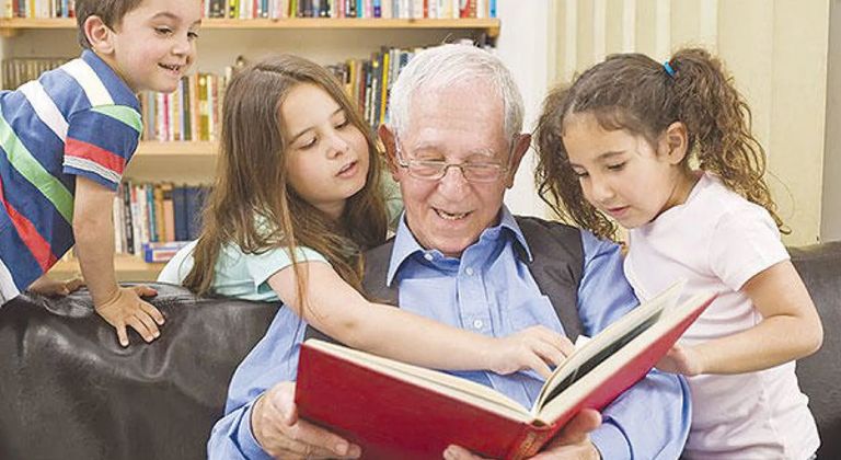 الأحفاد يسهمون في تأخير التدهور العقلي للأجداد