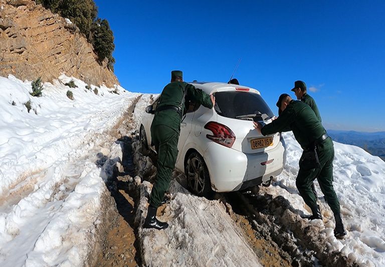 الجزائر تشهد موجة ثلوج تاريخية