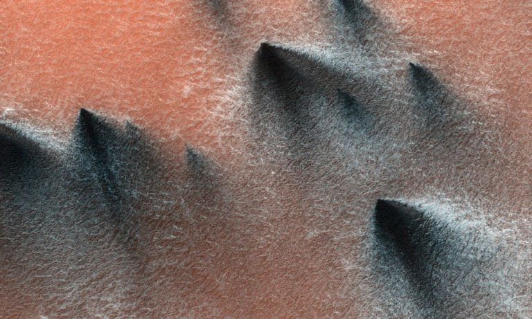 مشاهد طبيعية مدهشة على سطح المريخ