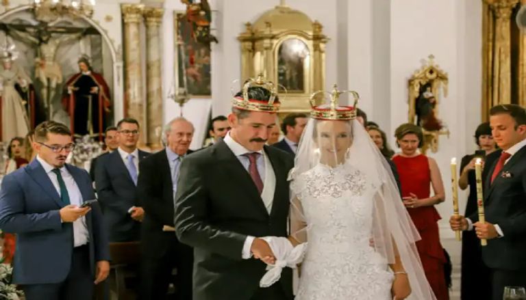أمير صربيا يحتفل بزواجه الملكي من طبيبة أسنان