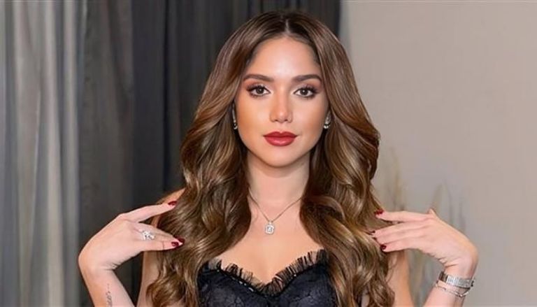 الفنانة رنا رئيس