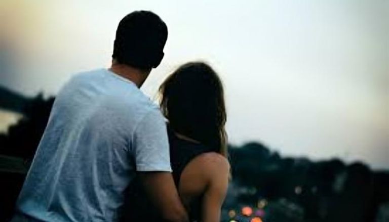 قصة حب فنان مع مديرة أعماله - تعبيرية