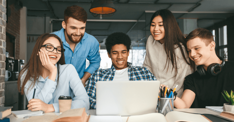 «جيل Z» كيف تختلف اهتمامات وسلوكيات أبناء العالم الرقمي؟
