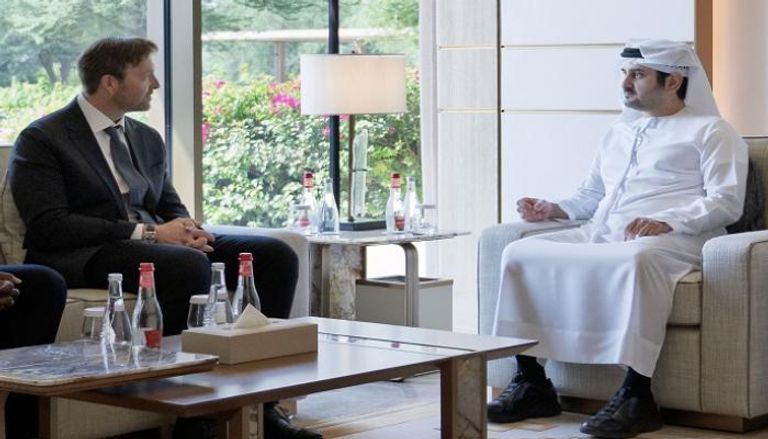 الشيخ مكتوم بن محمد بن راشد آل مكتوم يلتقي رئيس «PayPal»