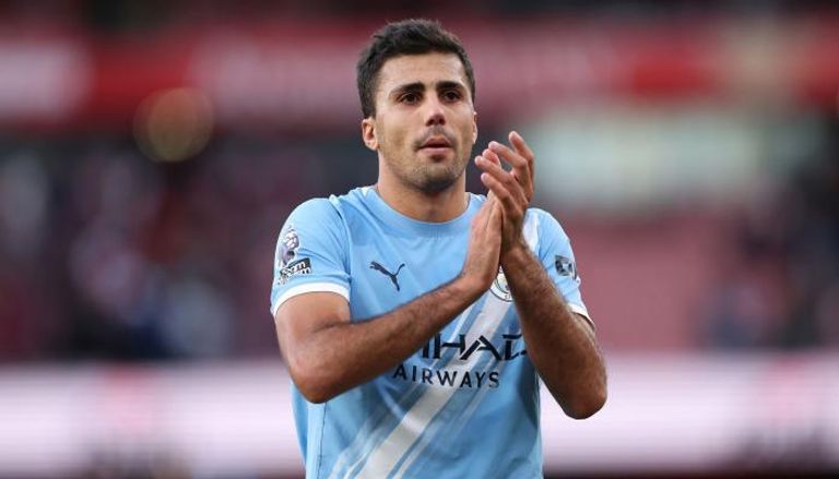 رودري لاعب وسط مانشستر سيتي