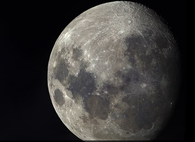 عالم يتوقع اكتشاف حضارة بشرية عاشت على القمر