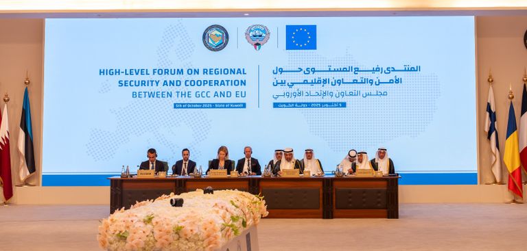 صورة تذكارية للمشاركين في المنتدى رفيع المستوى حول الأمن بين دول الخليج وأوروبا