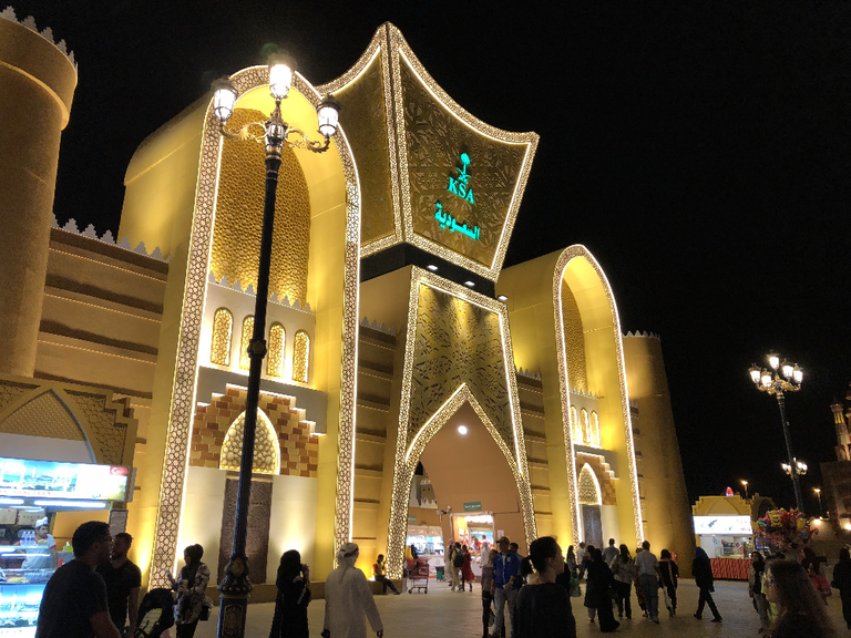 القرية العالمية في دبي