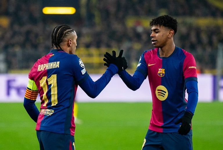 لامين يامال ورافينيا بيدري نجم وسط برشلونة