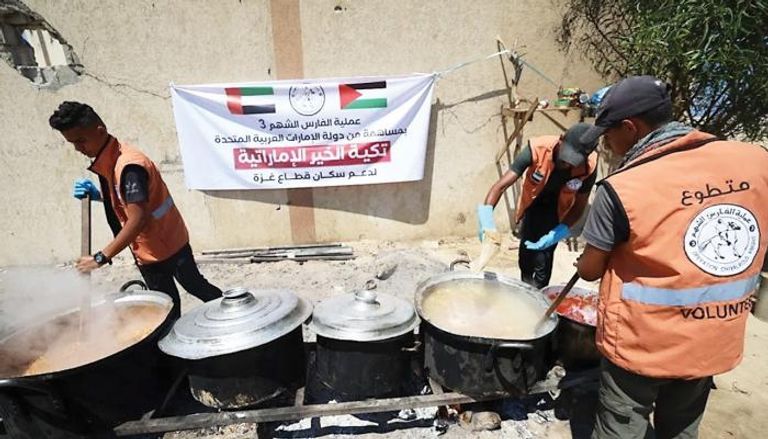 الإمارات تغيث غزة برا وبحرا وجوا