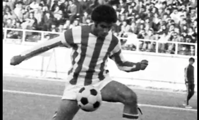 أسطورة كرة القدم الجزائرية جيلالي سالمي  أسطورة كرة القدم الجزائرية جيلالي سالمي