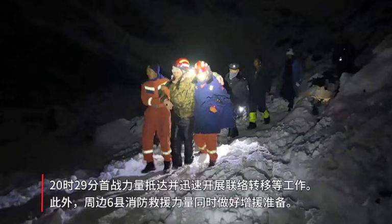 إنقاذ جميع المتنزهين المحاصرين في إيفرست إنقاذ جميع المتنزهين المحاصرين في إيفرست