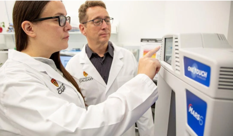 باحثون يجمعون قصاصات أظافر القدم للتحليل