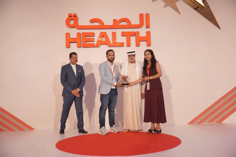نهيان بن مبارك يُكرِّم الفائزين بجوائز الصحة