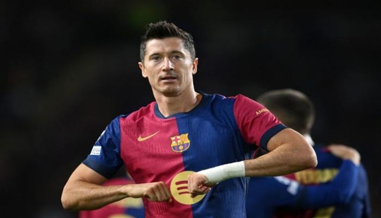 روبرت ليفاندوفسكي مهاجم برشلونة