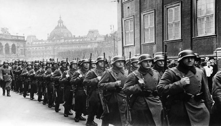 القوات الألمانية تحتل الدنمارك في عام 1940