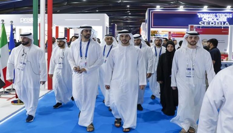 الشيخ محمد بن راشد بن محمد بن راشد آل مكتوم يزور معرض «إكسباند نورث ستار»