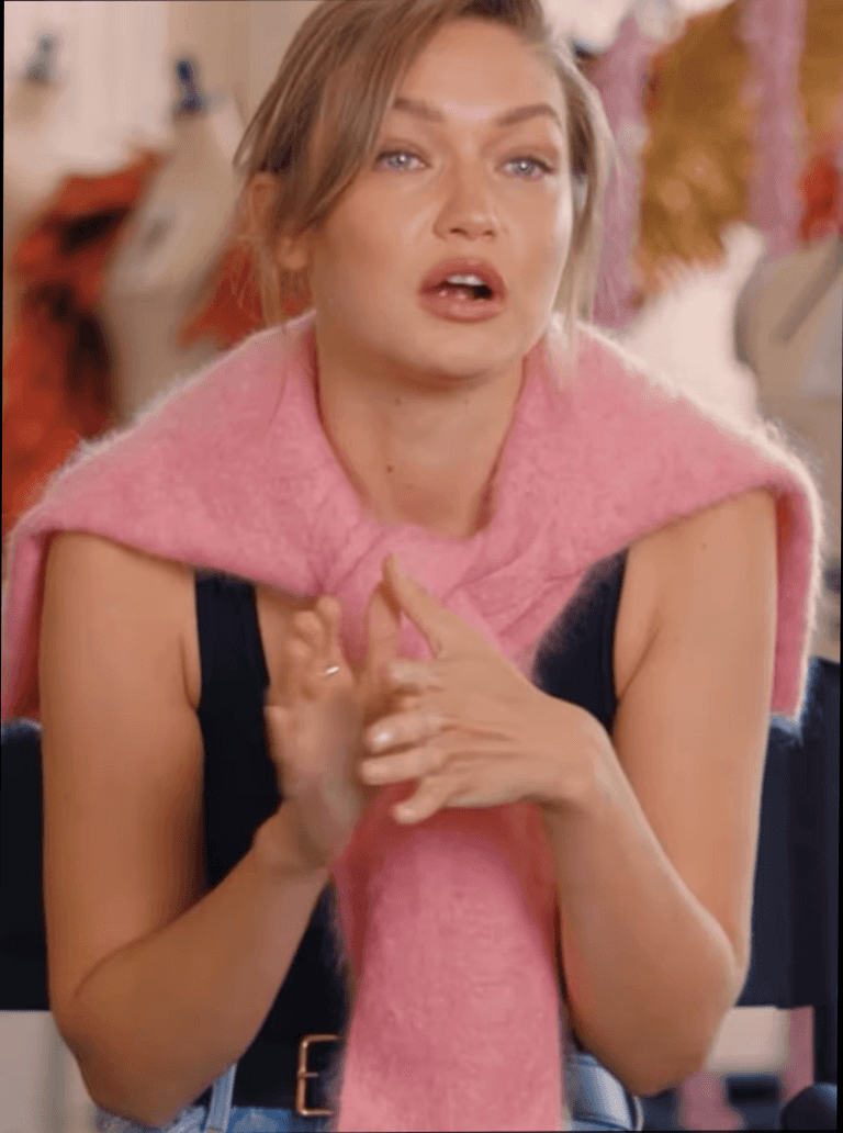 عارضة الأزياء الأمريكية جيجي حديد