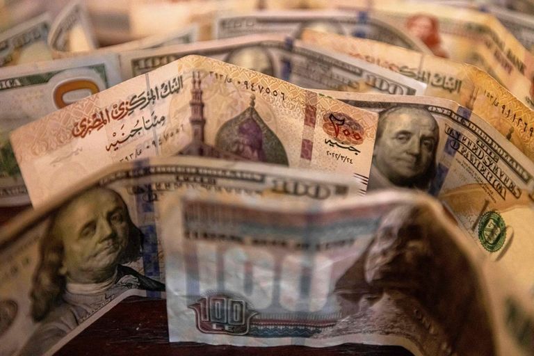 سعر صرف الدولار الأمريكي مقابل الجنيه المصري الدولار الأمريكي - صورة أرشيفية