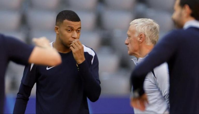 ديشامب ومبابي في منتخب فرنسا