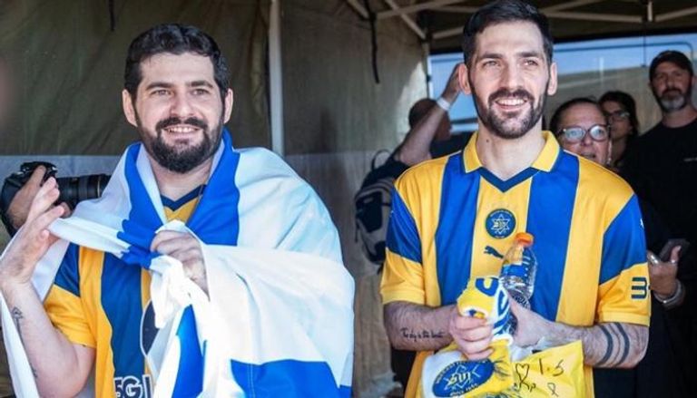 أسيران إسرائيليان أفرجت عنهما حماس اليوم