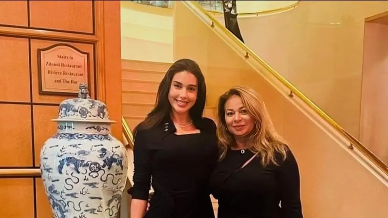 الفنانة ياسمين صبري ووالدتها السيدة نسرين الفنانة ياسمين صبري