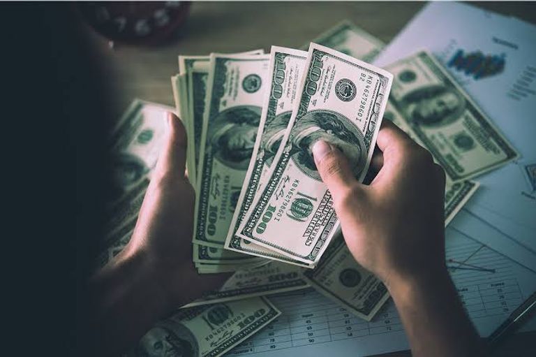 الدولار الأمريكي 