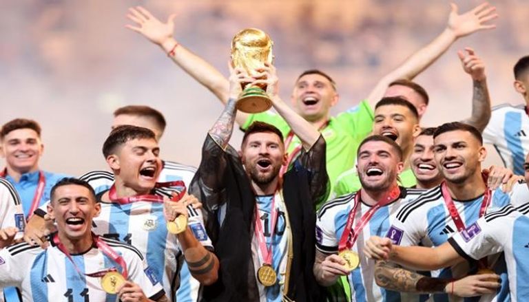 ليونيل ميسي مع كأس العالم