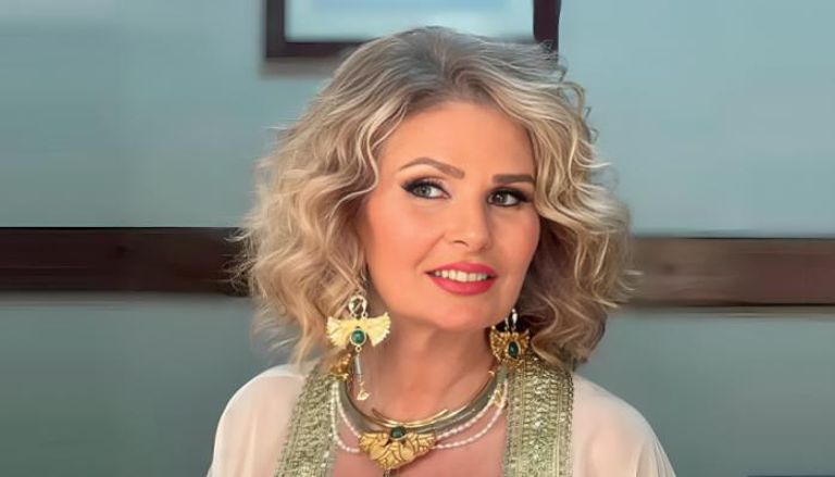 النجمة يسرا