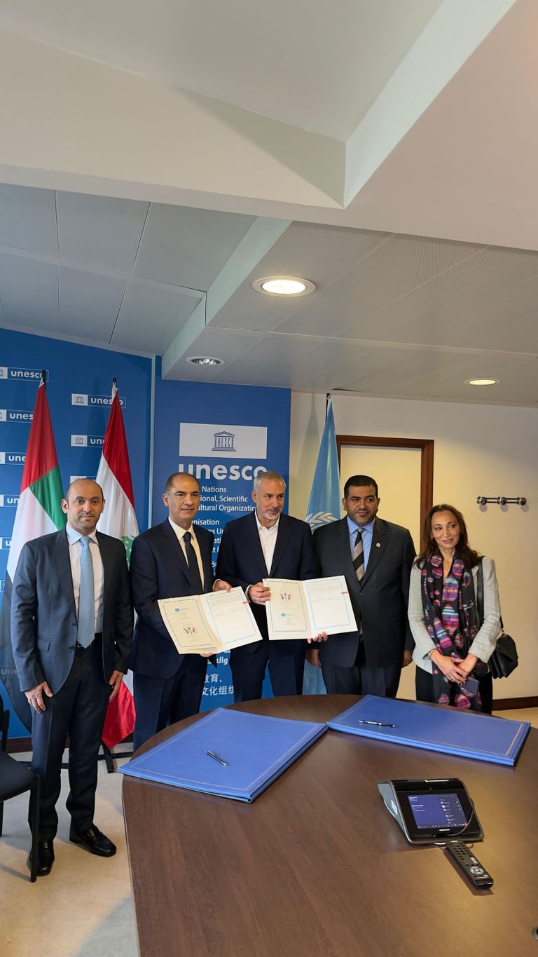 الشارقة واليونسكو توقعان اتفاقية إعادة تأهيل مسرح بيروت الكبير