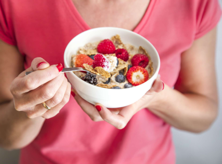 مفتاح صحة الأمعاء لا يكمن فقط فيما نأكله، بل في الطريقة التي نبدأ بها صباحنا
