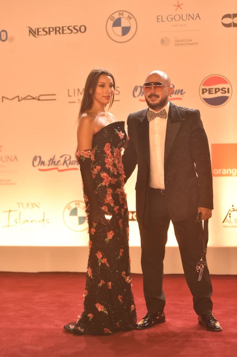 طه دسوقي وزوجته في الجونة