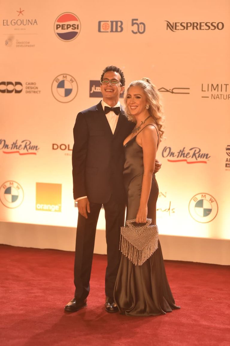 طه دسوقي وزوجته في الجونة