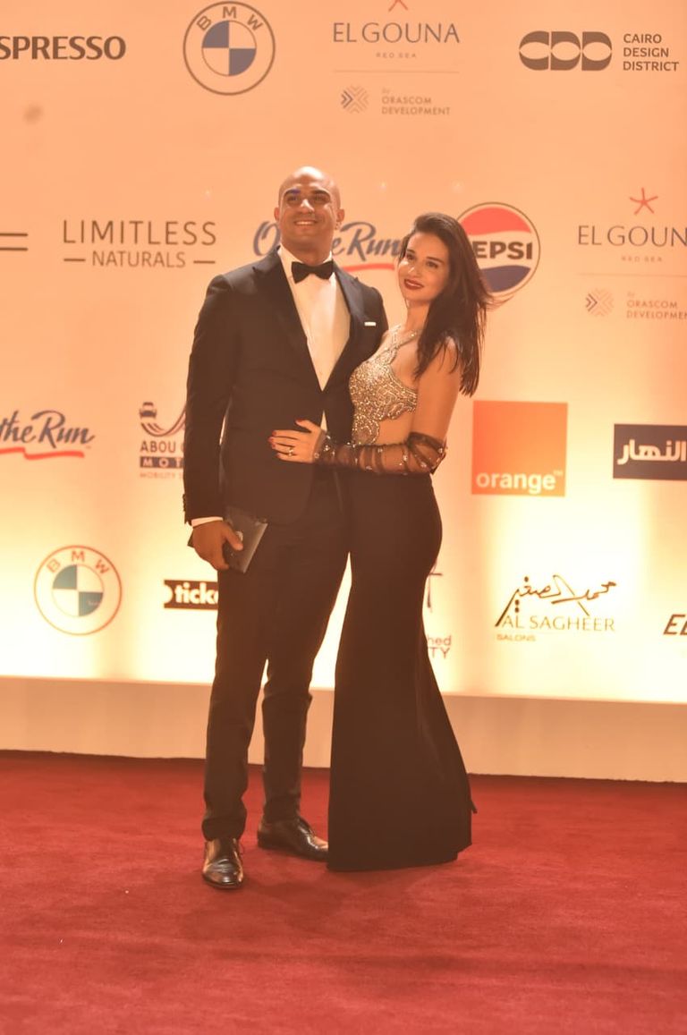 طه دسوقي وزوجته في الجونة