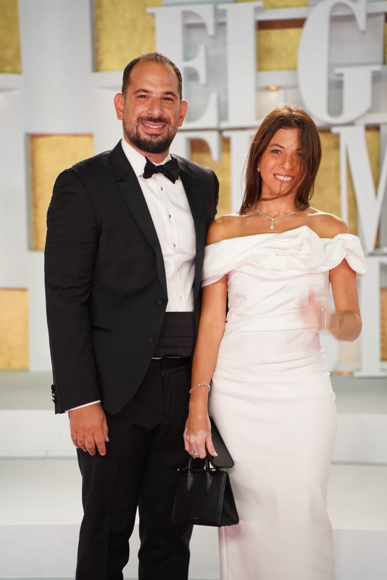 طه دسوقي وزوجته في الجونة