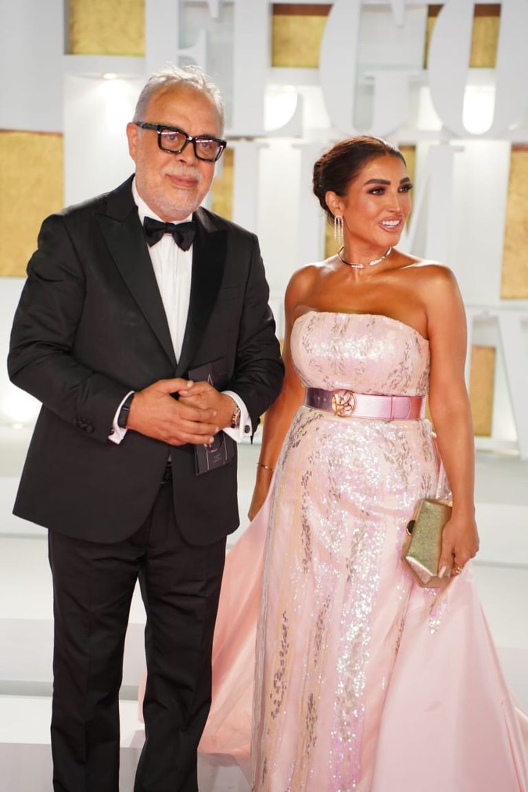 طه دسوقي وزوجته في الجونة