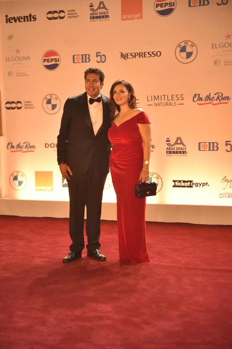 طه دسوقي وزوجته في الجونة