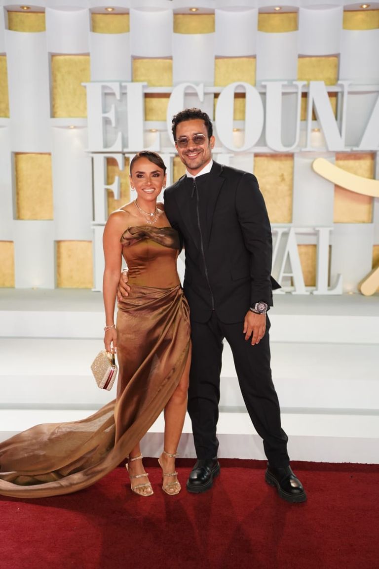 طه دسوقي وزوجته في الجونة