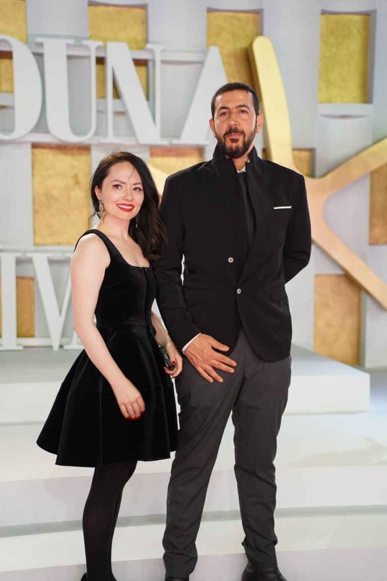 طه دسوقي وزوجته في الجونة